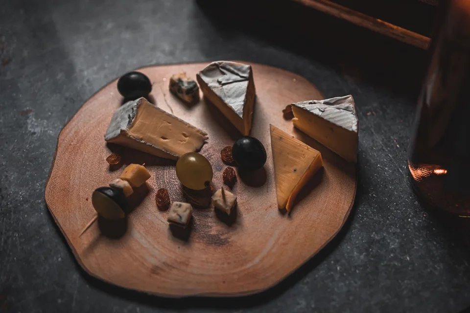 BookNoFees: Photo d’illustration : Assiette de fromages