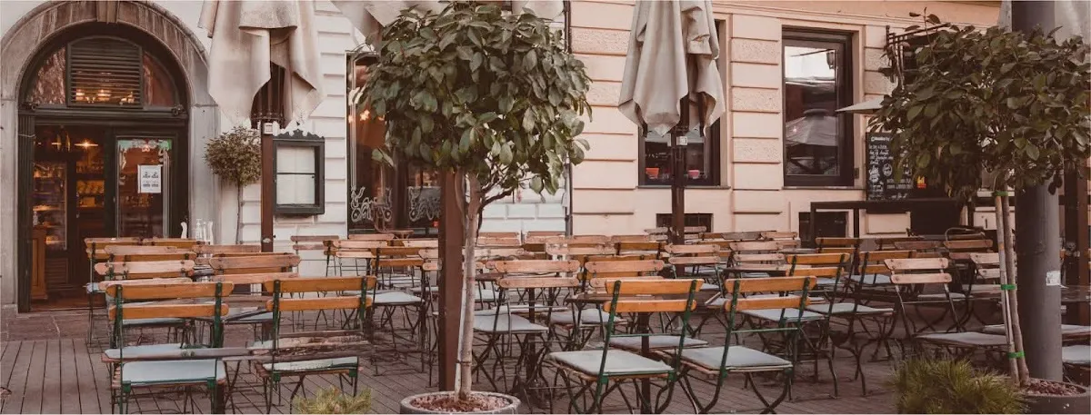 BookNoFees : Café – Le Petit Cafe – Ljubljana – Le Petit Cafe, photo n° 1