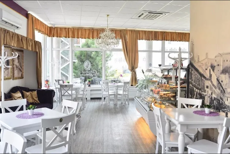 BookNoFees : Café – Cukráreň u Babičky – Bratislava – La pâtisserie « Chez Mamie », photo n° 1