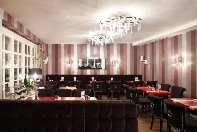 BookNoFees : Café – Café & Konditorei Harnischmacher – Attendorn – Café et pâtisserie Harnischmacher, photo n° 2