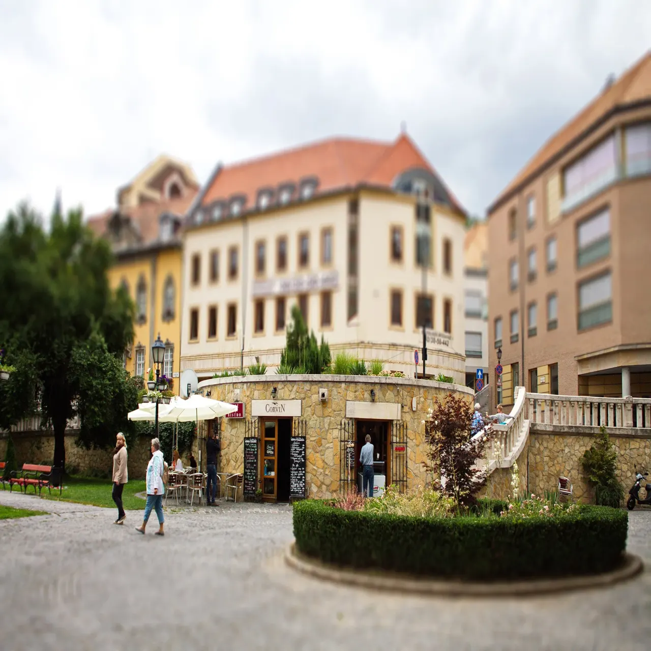 BookNoFees : Café – Corvin Kávézó – Budapest – Café Corvin, photo n° 1