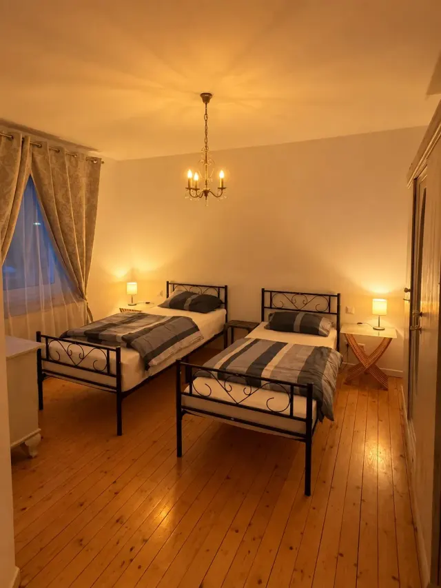 BookNoFees: Chambre calme dans un appartement bien entretenu avec place de parking – Sundern