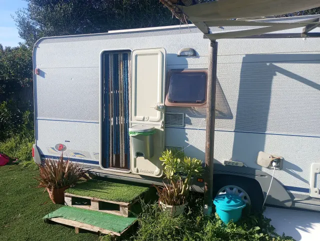 BookNoFees: Caravane vintage restaurée avec terrasse et jardin – El Palmar De Vejer