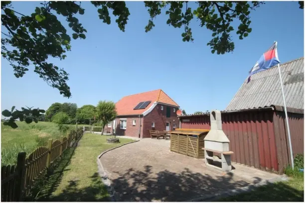 BookNoFees: Maison de vacances paisible en briques avec jardin clôturé – Dornum