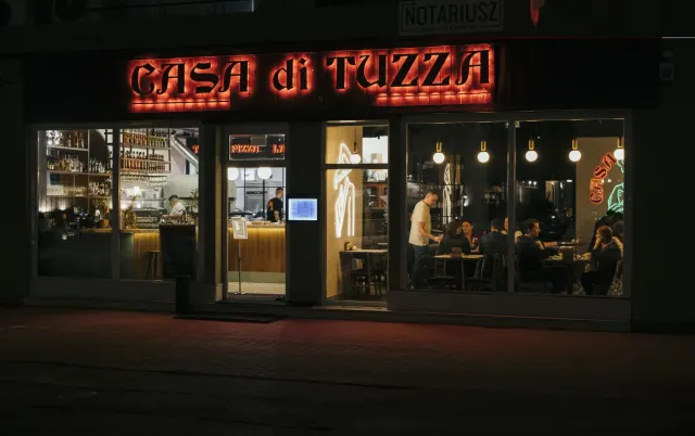 BookNoFees : Restaurant – Casa di Tuzza – Warsaw – La Maison du Corbeau, photo n° 3