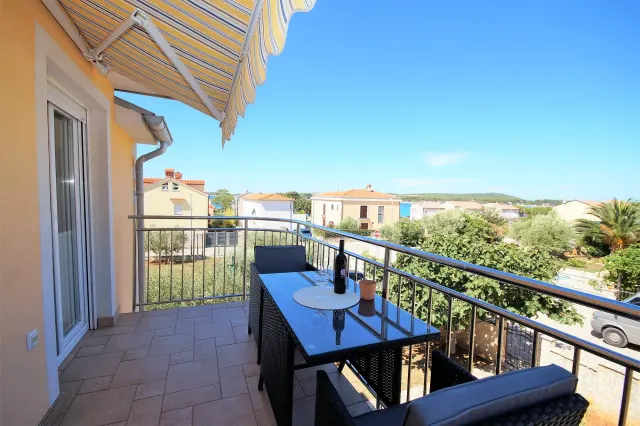 BookNoFees: Appartement confortable avec vue sur la mer et balcon – Medulin