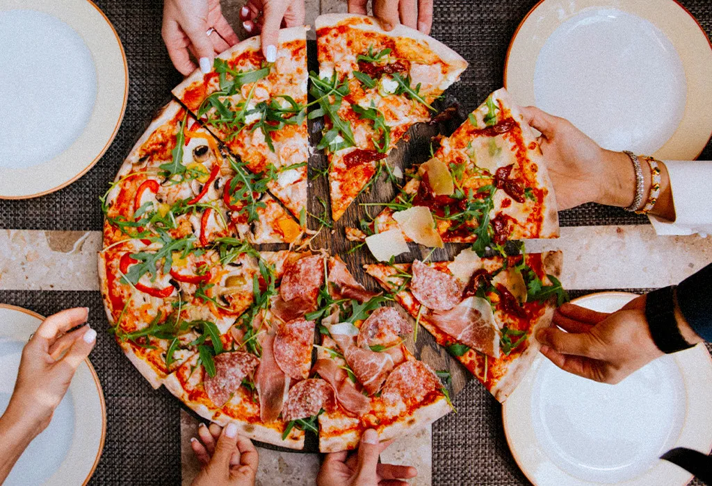 BookNoFees : Snack – Almond Pizza – Bucharest – Pizza aux amandes, photo n° 1