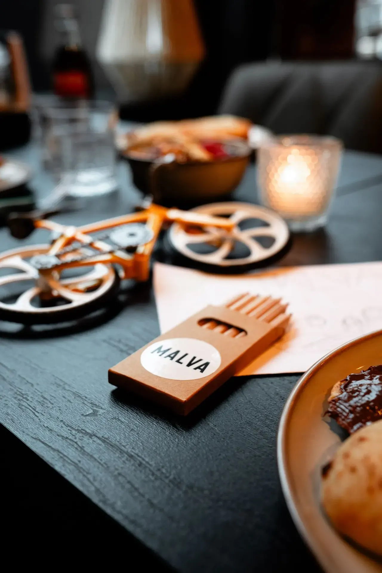 BookNoFees : Café – Malva – Amsterdam – Mauve, photo n° 1