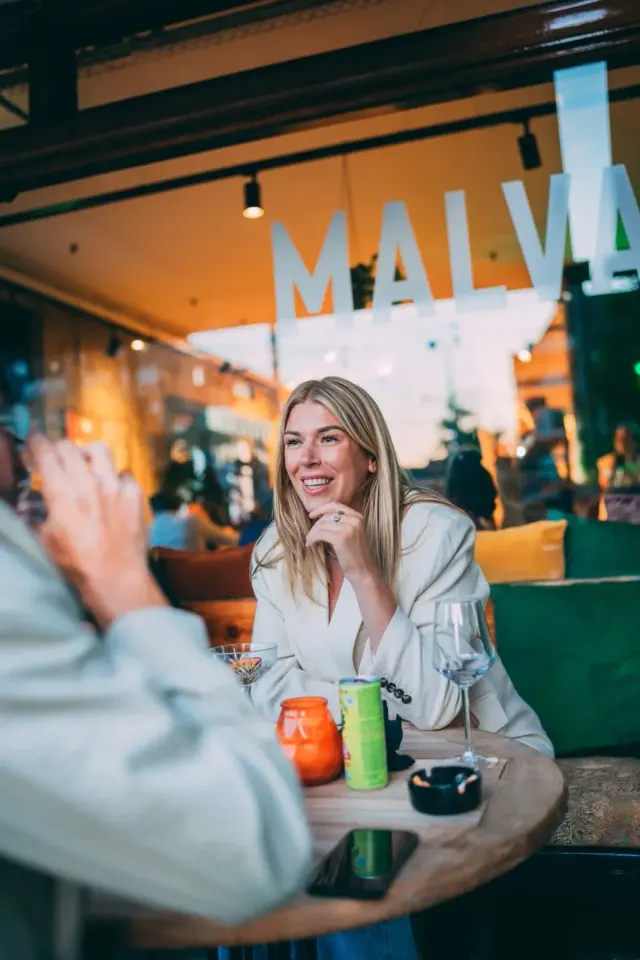 BookNoFees : Café – Malva – Amsterdam – Mauve, photo n° 2