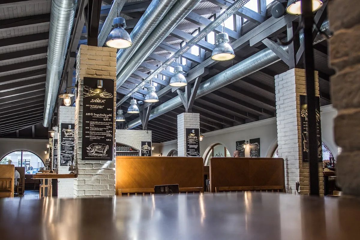 BookNoFees : Restaurant – Meštiansky pivovar - Pivovarská reštaurácia – Bratislava – Brasserie municipale - Restaurant de la brasserie, photo n° 1
