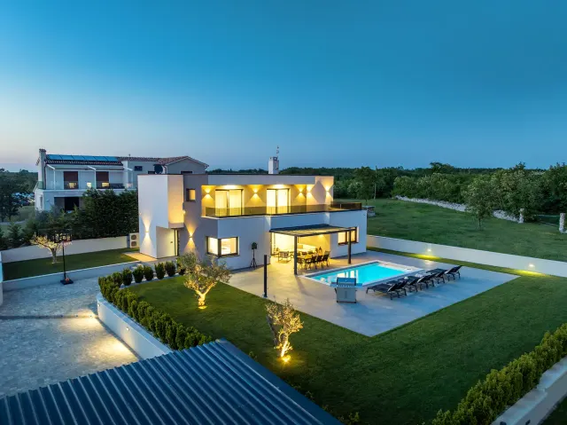 BookNoFees: Villa spacieuse avec piscine privée et jardin – Juršići