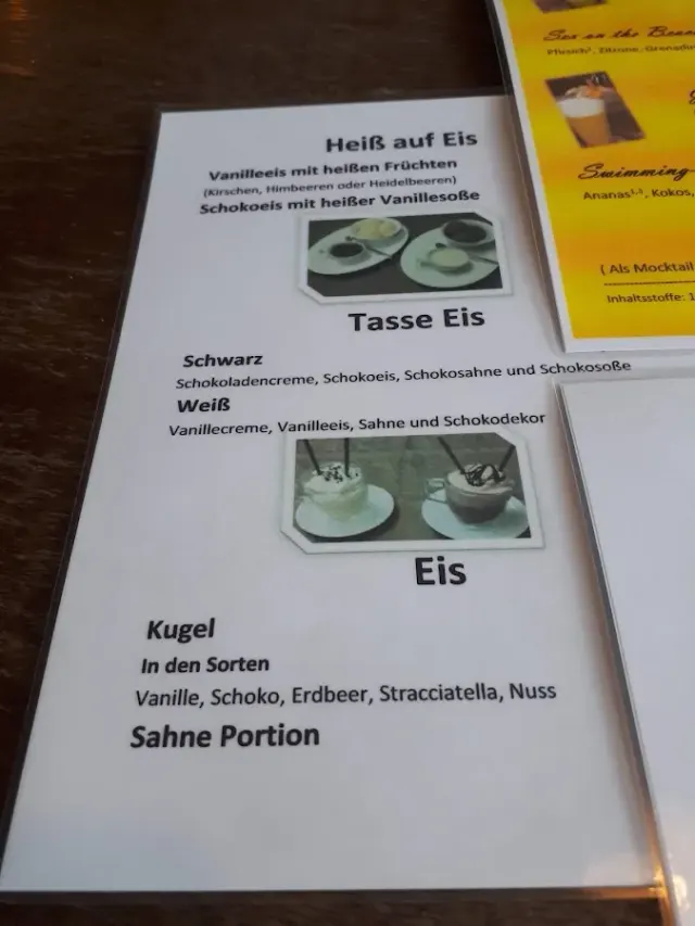 BookNoFees : Café – Helga's Waffelstübchen – Hallenberg – La petite crêperie d'Helga, photo n° 3