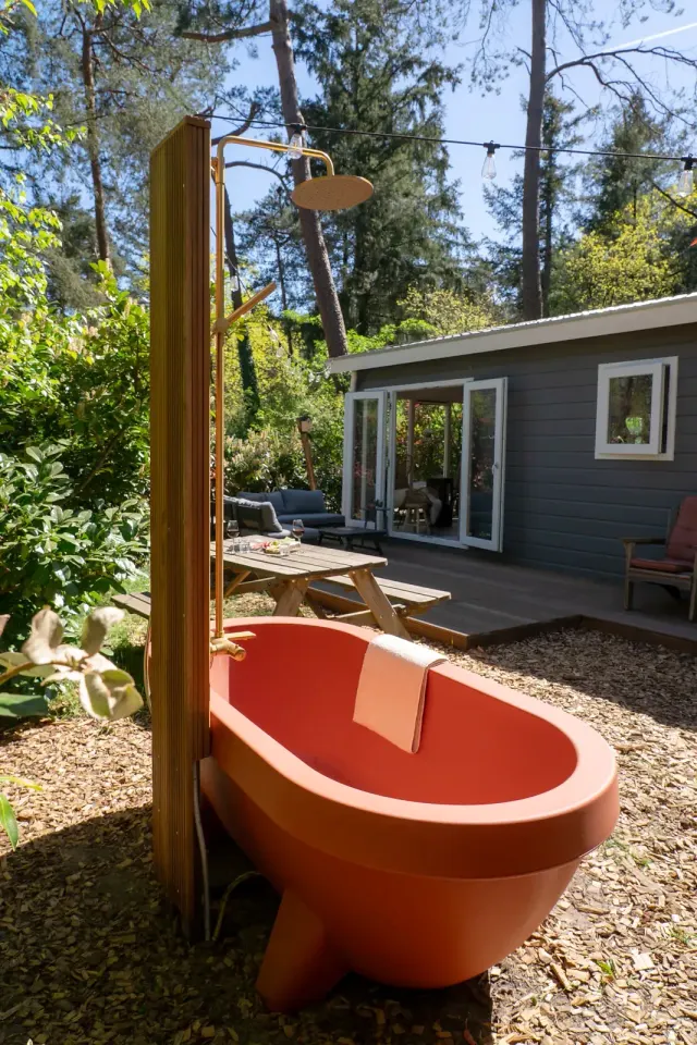 BookNoFees: Petite maison isolée en pleine forêt avec piscine extérieure privée chauffée – Nunspeet