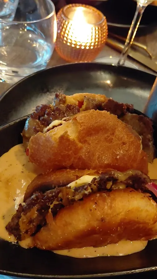BookNoFees : Restaurant – Burgers & Wine – Helsinki – Burgers & Vin, photo n° 2
