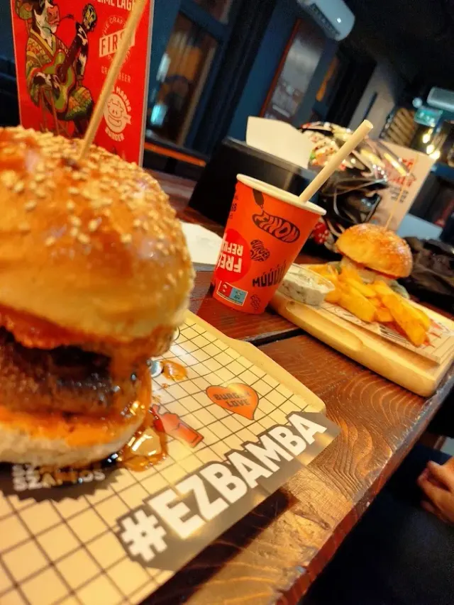 BookNoFees : Restaurant – Bamba Marha Burger Bar – Budapest – Bamba Marha Burger Bar, photo n° 3