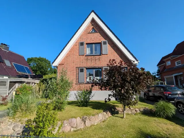 BookNoFees : location de vacances à Lübeck – Maison jumelée spacieuse et au cadre paisible