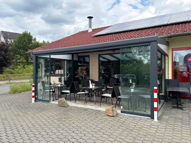 BookNoFees: Elena Grill, Freudenberg