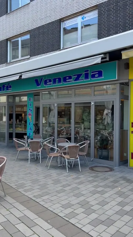 BookNoFees : Restaurant – Eiscafé Venezia – Meschede – Eiscafé Venise, photo n° 3