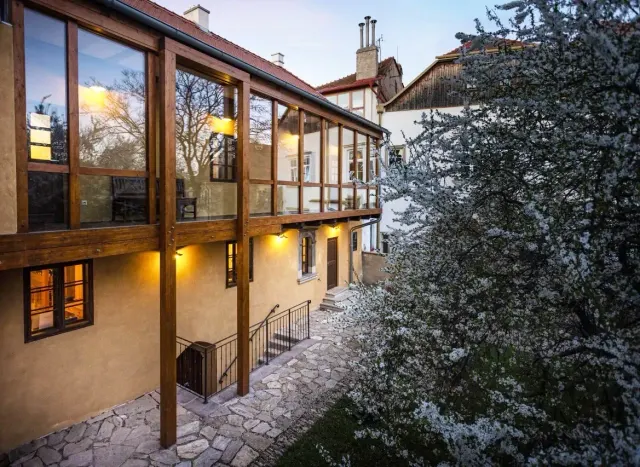 BookNoFees: Patrimoine de Znojmo - Appartements et bar à vin gothique – Znojmo