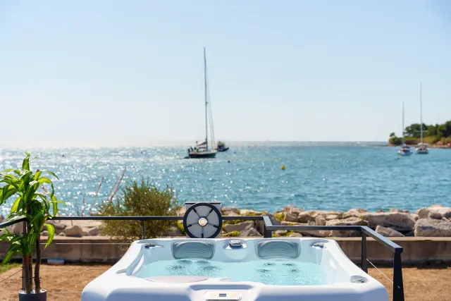 BookNoFees: Luxury Sea House Pearl Infinity – Péniche de luxe à Novigrad – Novigrad