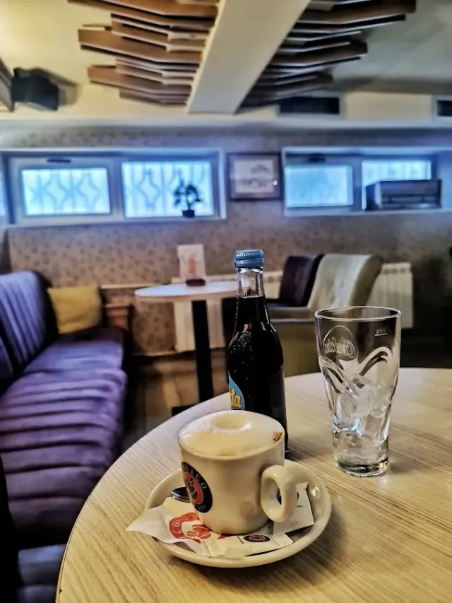 BookNoFees : Café – Caffe Diplomat – Belgrade – Café Diplomat, photo n° 3