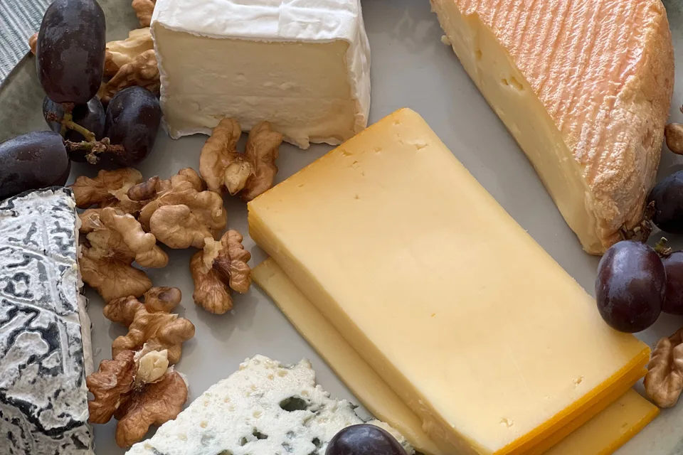 BookNoFees: Photo d’illustration : Assiette de fromages