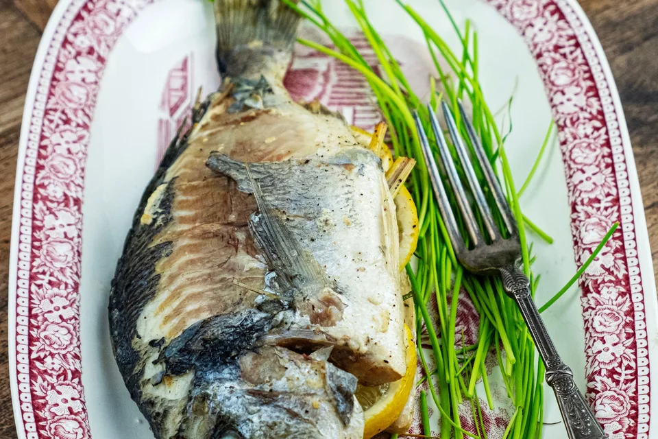 BookNoFees: Photo d’illustration : Poisson grillé au citron